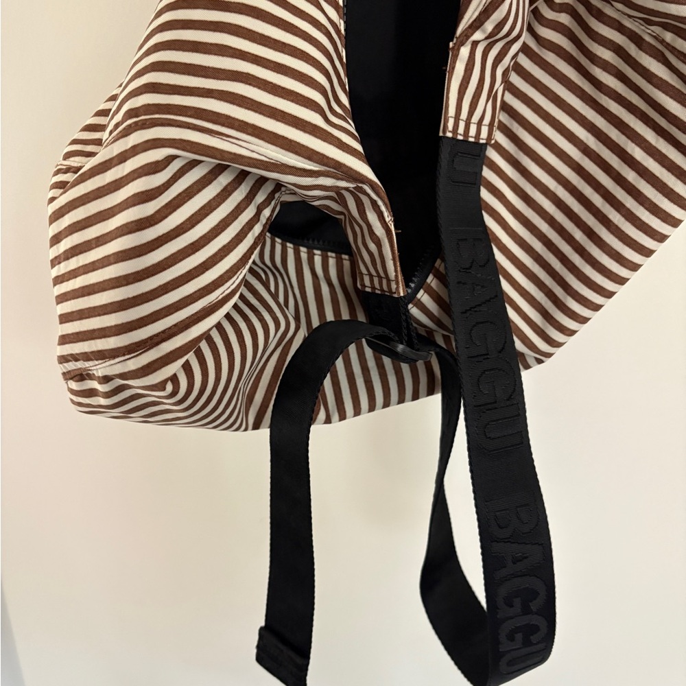 BAGGU Large Nylon Crescent Bag - Picture 8 of 9